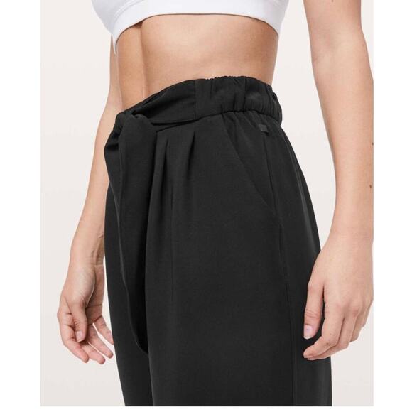 Lululemon Noir Crop
Black Style Number: W6AYAS size 2 - Picture 12 of 12